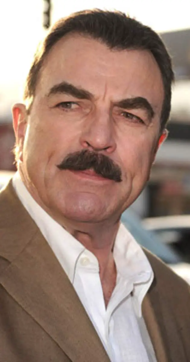 How tall is Tom Selleck?